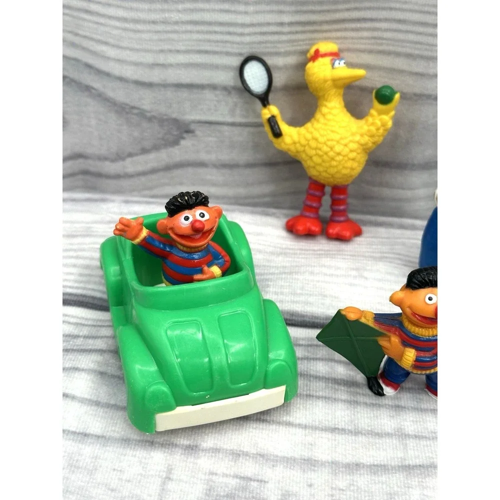 VINTAGE FIGURES/ TOYS - SESAME STREET GARFIELD FLINSTONES CABBAGE PATCH KID   *5